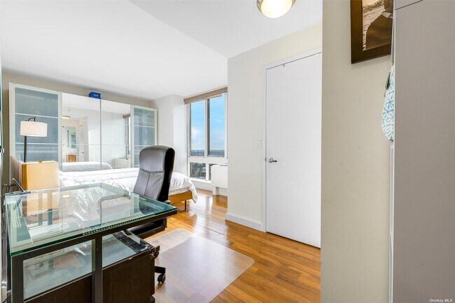Foto del edificio - 107-24 71st Rd