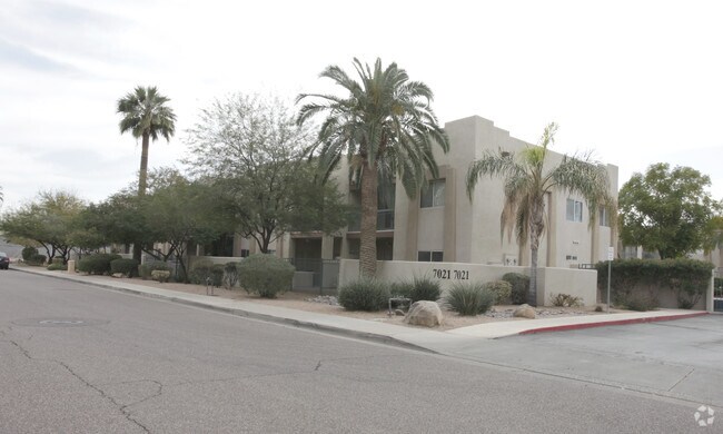 Building Photo - Pueblo Verde