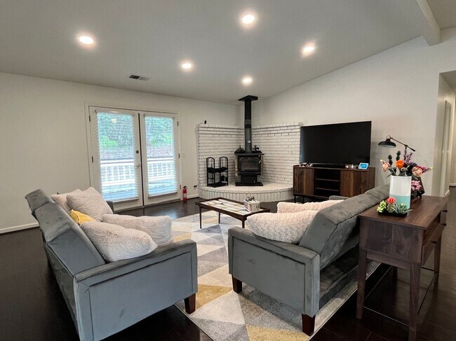 Foto del edificio - 3685 Fairway Dr