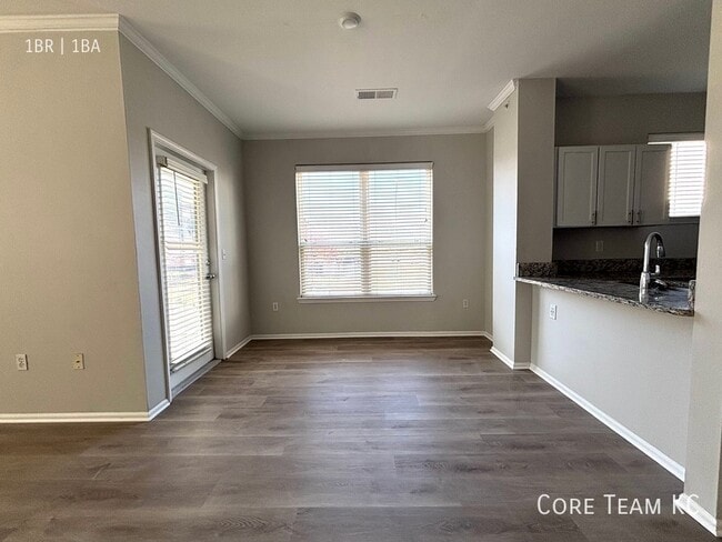 Building Photo - 701 Westport Rd