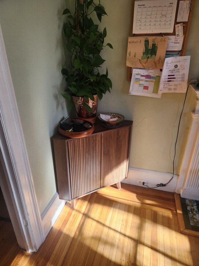 Building Photo - 380 Lloyd Ave