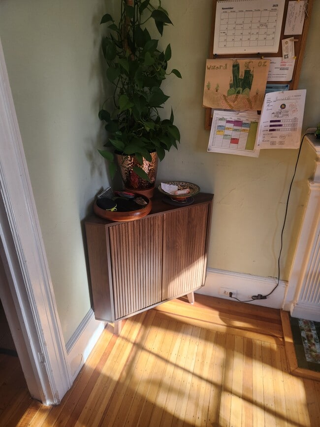 Building Photo - 380 Lloyd Ave