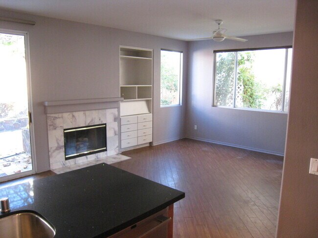 Building Photo - 3 Bedroom, 2.5 Bath Home in Sunset Glen (M...