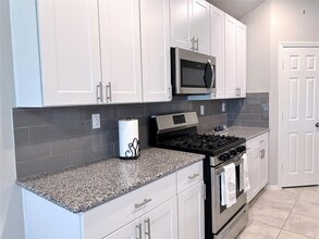 Building Photo - 126 Courageous Side Way