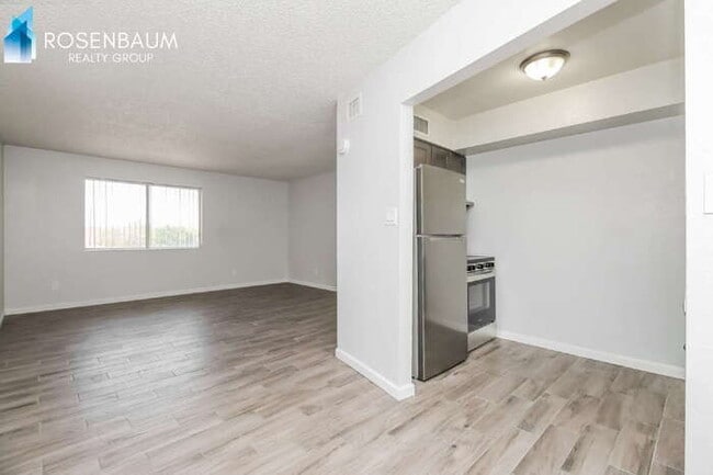 Building Photo - 1050 W University Dr
