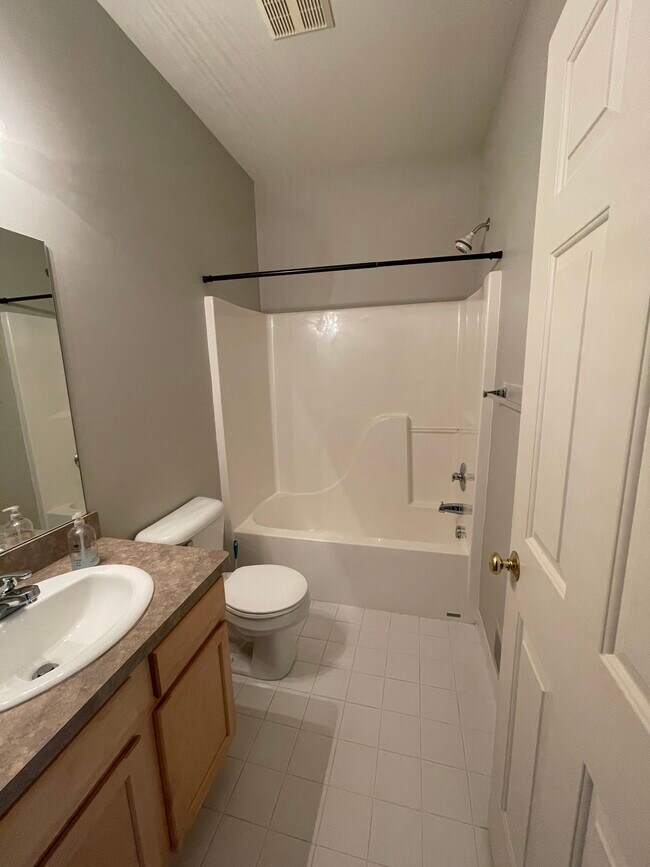 Guest bath - 41580 Hamlet Ln