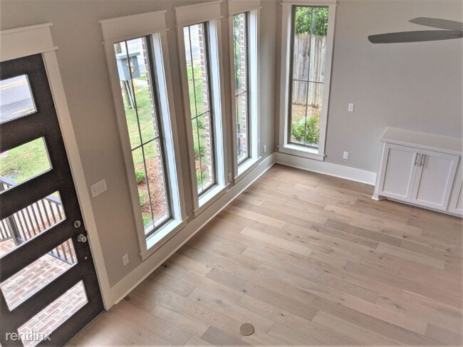 Foto del edificio - 3 br, 2.5 bath Condo - 131 S 31st Ave.