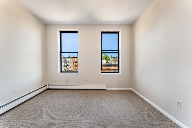 Building Photo - 809 Park Ave