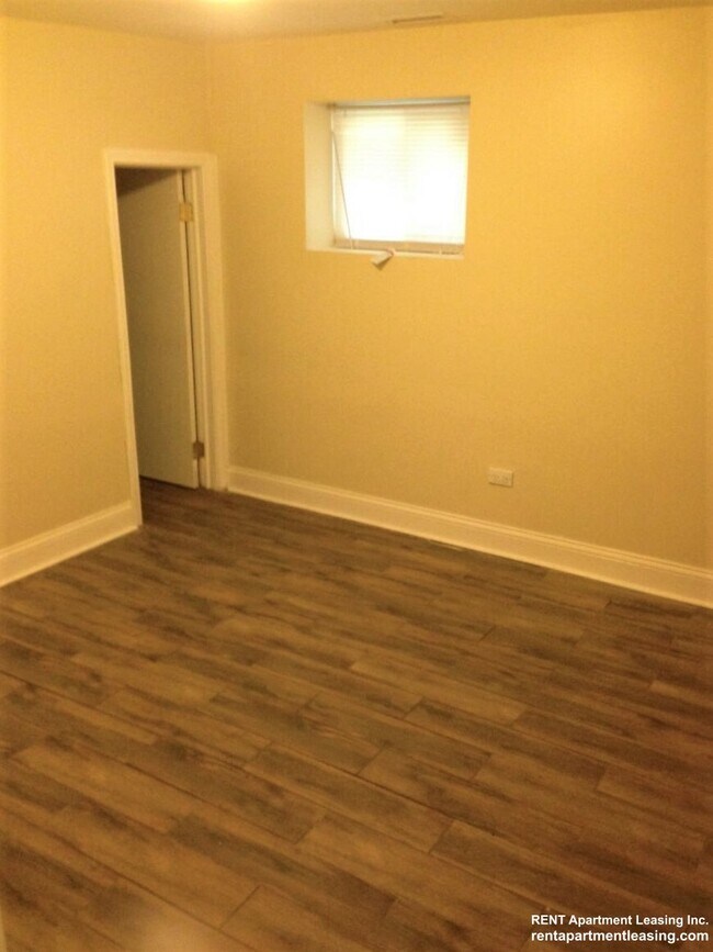 Foto del edificio - 2433 N Meade Ave