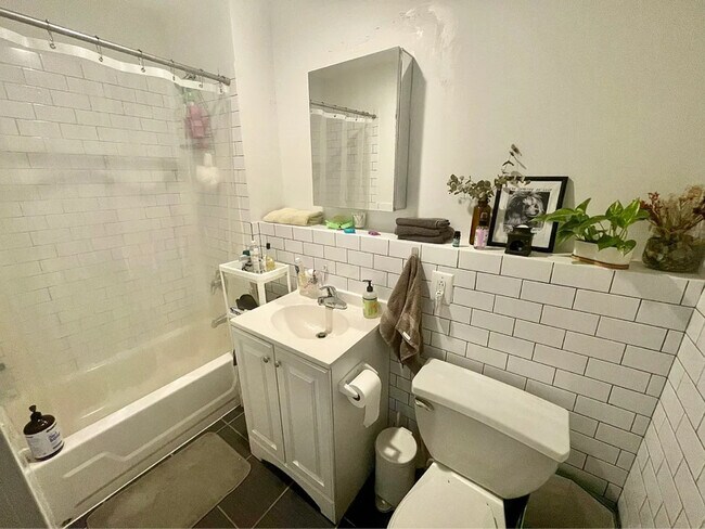 Foto del edificio - 311 Troutman St