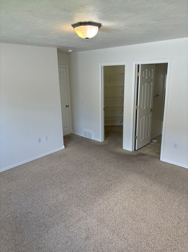 Building Photo - 3863/3865 Avenue D