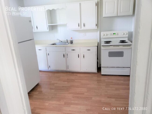 Building Photo - 715 Pearl St