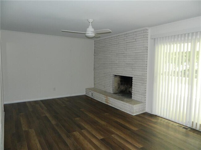 Building Photo - 4567 Lavista Rd