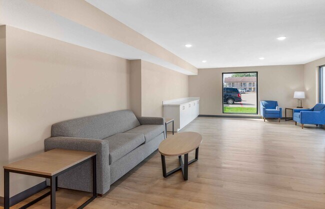 Building Photo - Furnished Studio-Longview
