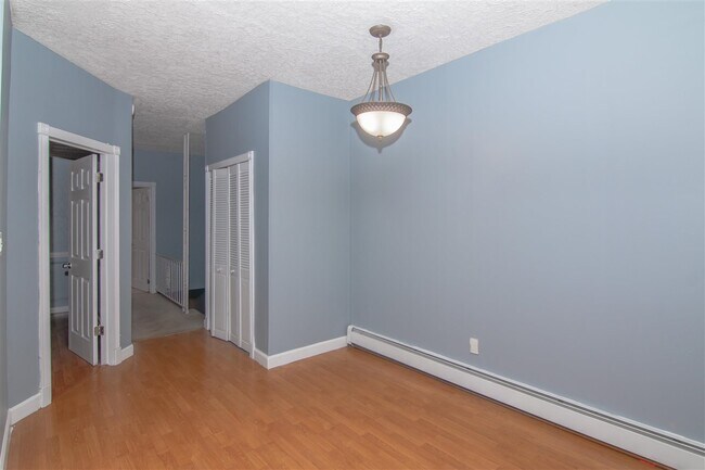 Building Photo - 708 Ave E