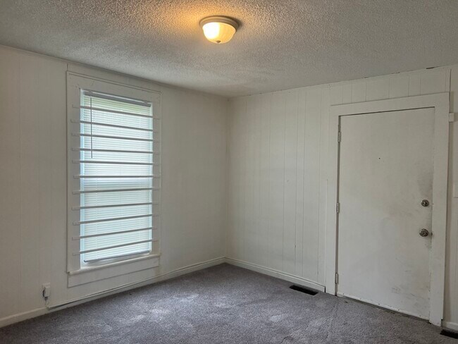 Foto del edificio - 2 bedroom 1 bath house