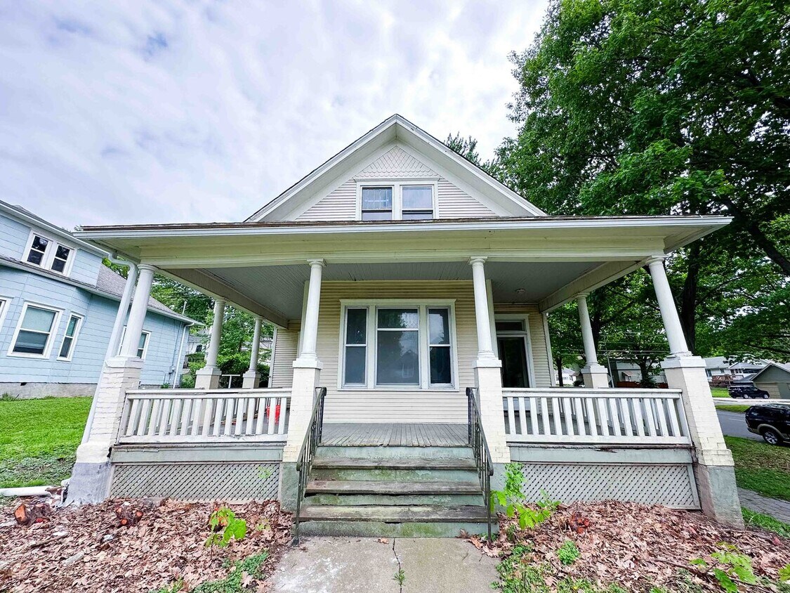 3102 Seneca St Unit 1101 Noyes, Saint Joseph, MO 64507 Room for Rent