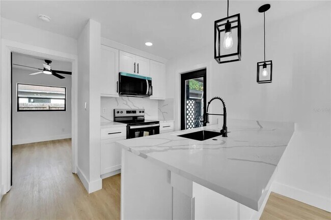 Foto del edificio - 3033 28th St N