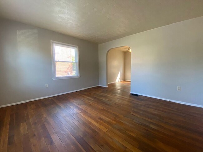 Foto del edificio - 2 Bed 1 Bath Apartment Available in Spring...