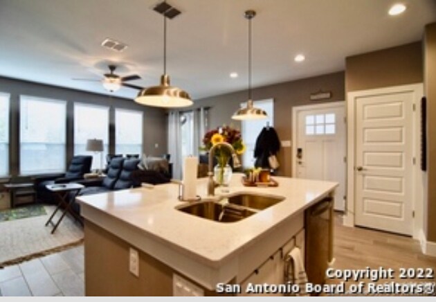 Foto del edificio - 1151 E Sandalwood Ln