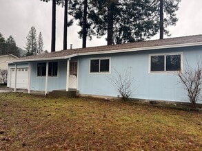 Building Photo - 137 2nd St