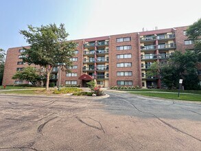Building Photo - 1840 Huntington Blvd