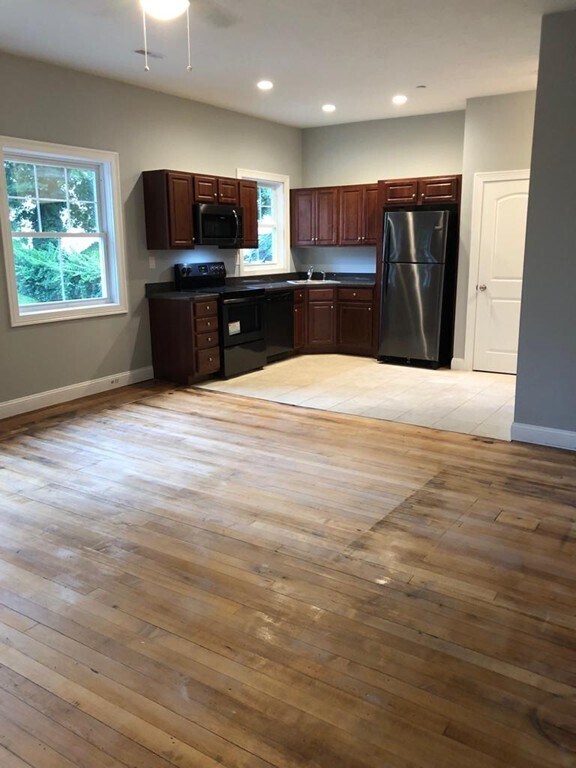 Building Photo - 41 Arlington St