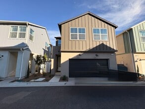 Building Photo - 2606 E Forest Paseo