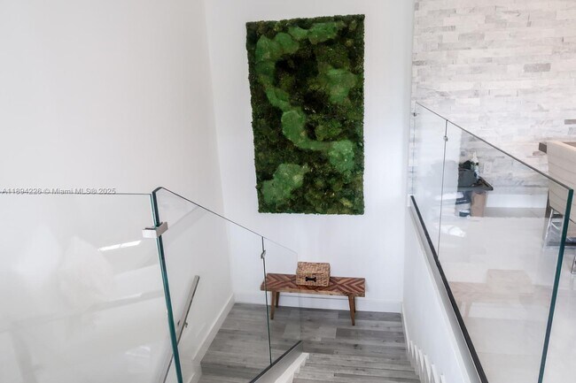 Foto del edificio - 6630 NW 114th Ave