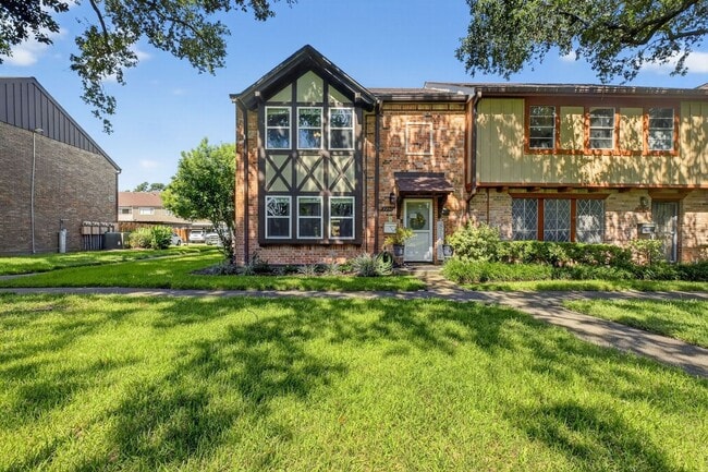 Building Photo - 2250 Shadowdale Dr