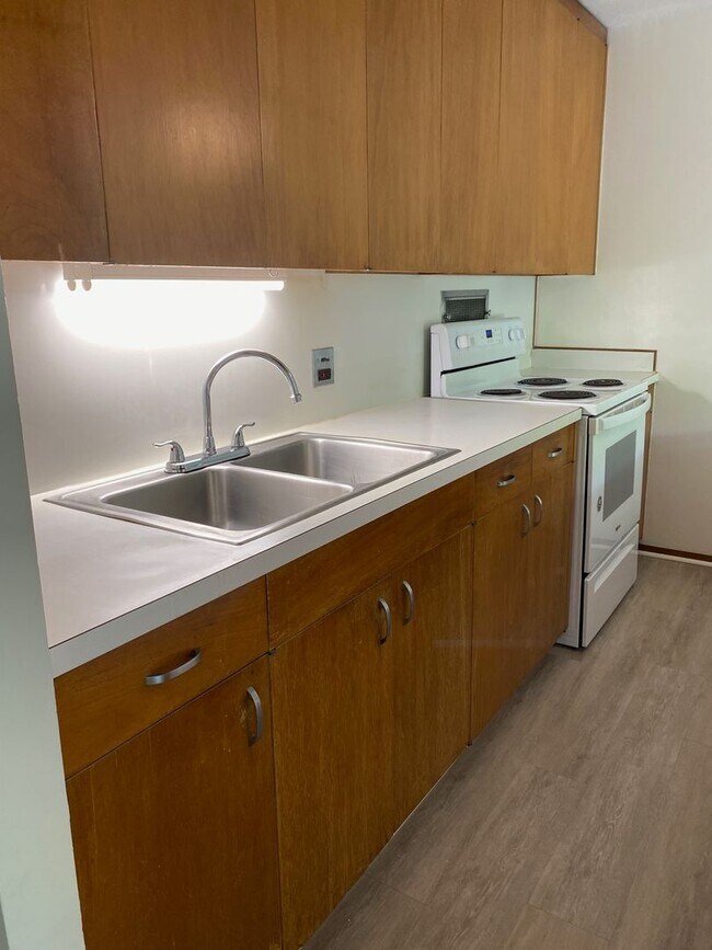 Foto del edificio - A one bedroom, one bath, NO parking apartm...