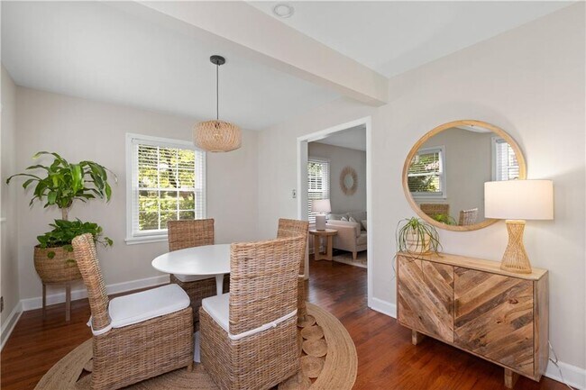 Foto del edificio - 557 Glenwood Pl SE