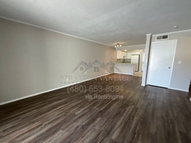 Building Photo - 810 E Colter St