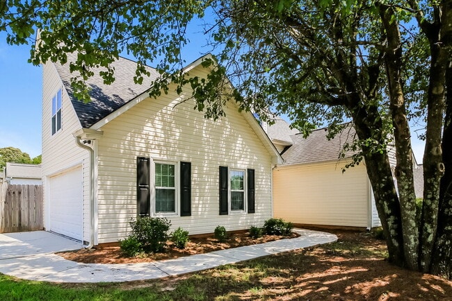 Building Photo - 213 Summer Hill Cir