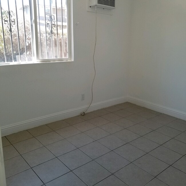 Building Photo - 329 North Glenn Avenue, Unit 335 APT. C