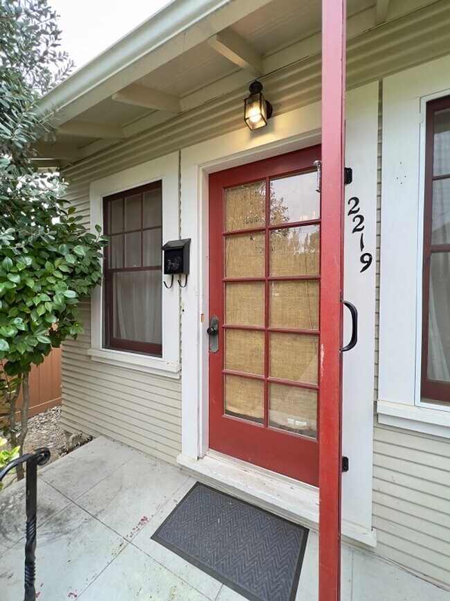 Foto del edificio - Cute and Cozy Two Bedroom Napa Home Close ...