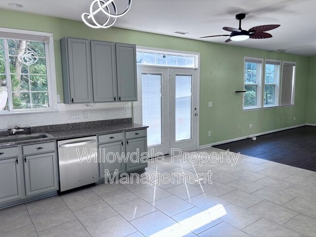 Building Photo - 624 Piper Stream Cir