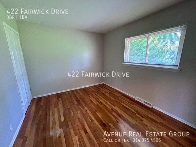Foto del edificio - 422 Fairwick Dr