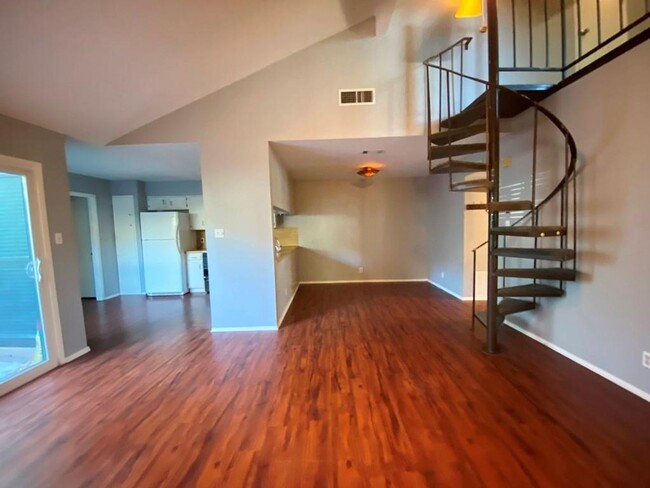 Building Photo - Cute 2 bedroom/2 bath Townhouse in Timber ...