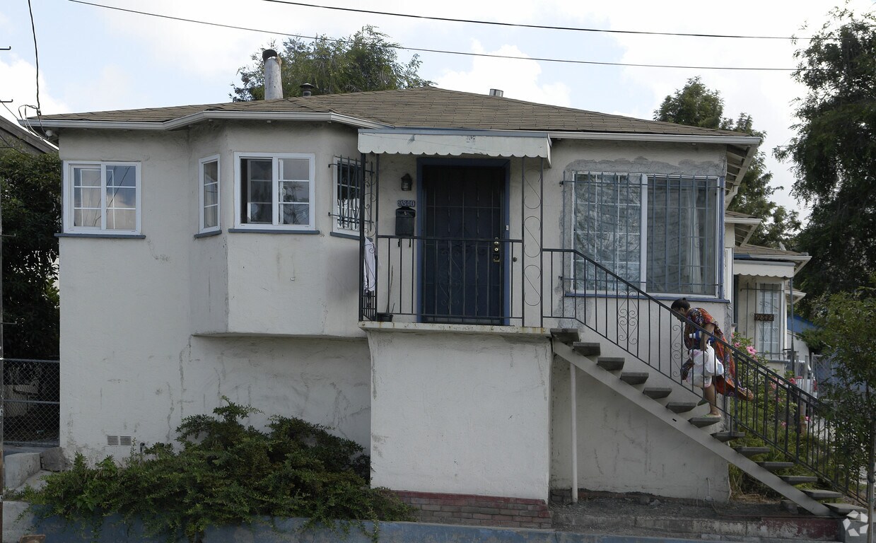Foto del edificio - 9840-9842 MacArthur Blvd