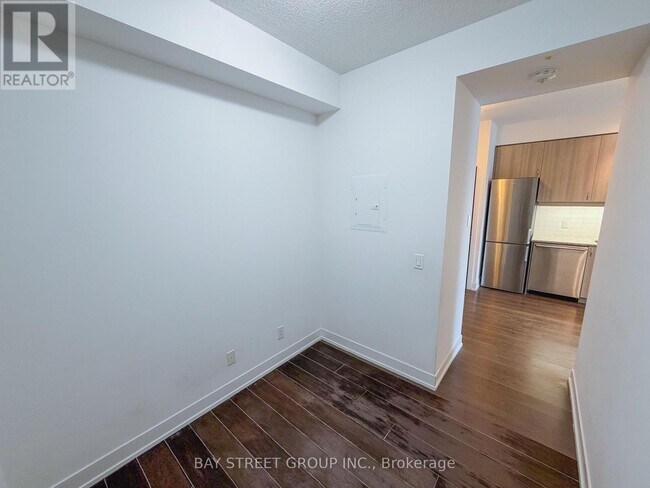 Building Photo - 7 Kenaston Gardens