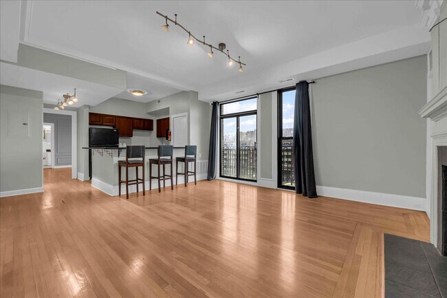 Foto del edificio - 2900 E Jefferson Ave