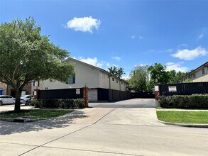 Building Photo - 1715 Moritz Dr