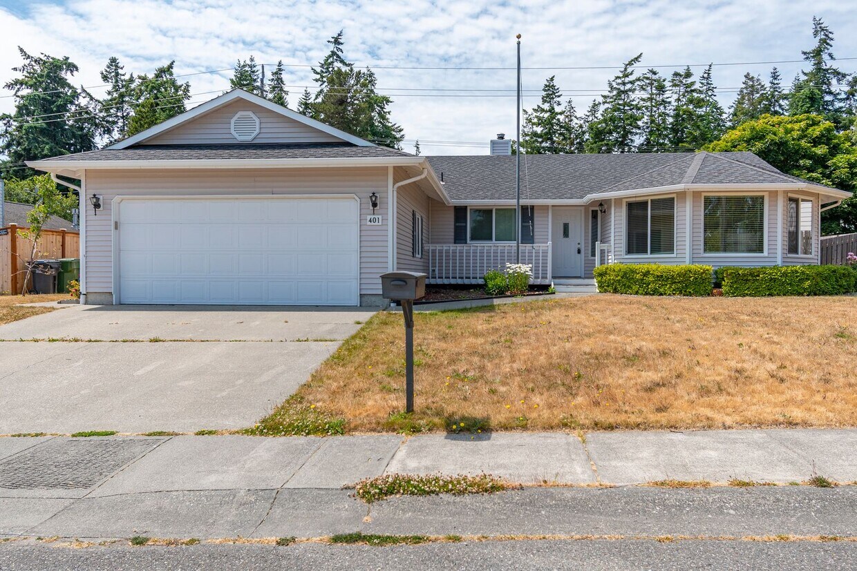 Foto principal - 3 Bed 2 Bath Home Near Town