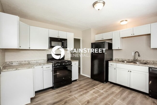 Foto del edificio - 3 Bedroom Pet-Friendly Home in Indianapolis, IN with Main Street Renewal