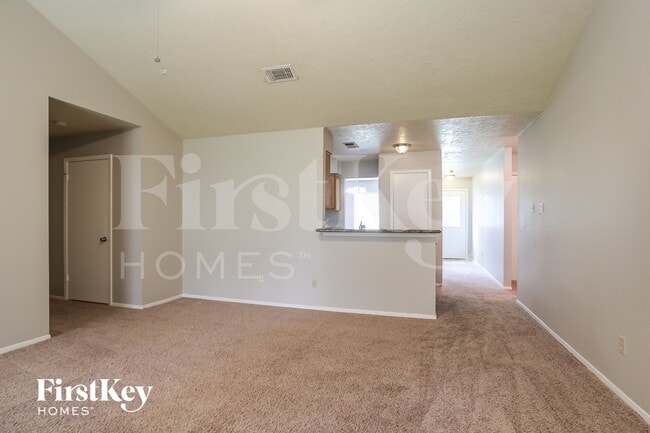 Building Photo - 2118 Knollbrook Ln