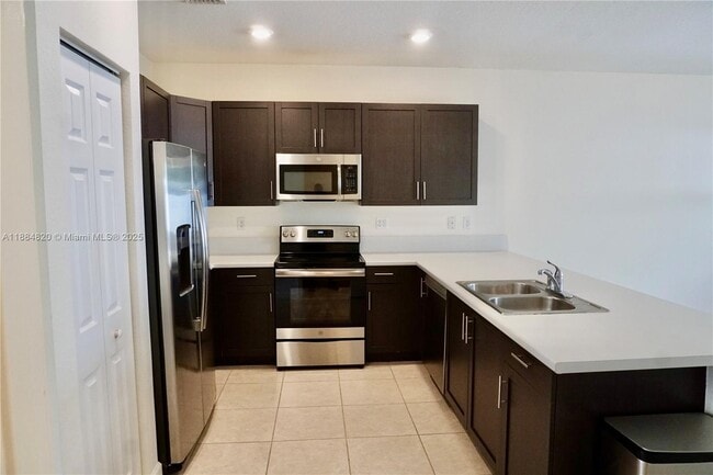 Foto del edificio - 10606 W 33rd Ct