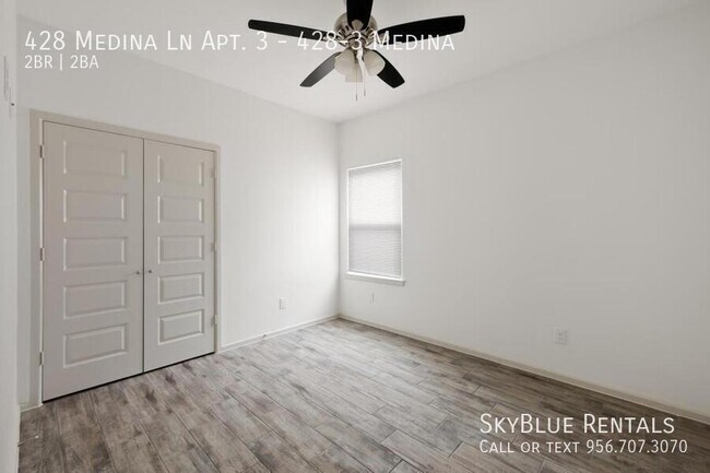 Building Photo - 428 Medina Drive Service Rd