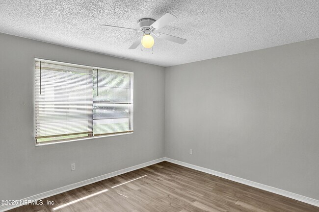 Foto del edificio - 473 Bentwood Ln