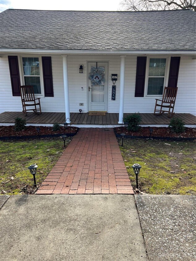 Primary Photo - 307 Central Ave